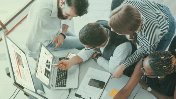 Equipo de Lábtica trabajando en gestión y transferencia del conocimiento.